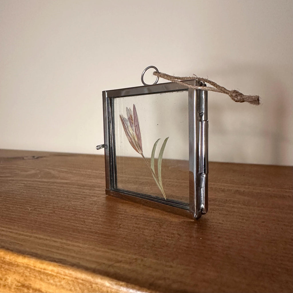 5cm x 5cm Silver Frame with Real Dried Lily | Mini Flower Hanging Display | Botanical Home Decor | Pressed Flower Gift