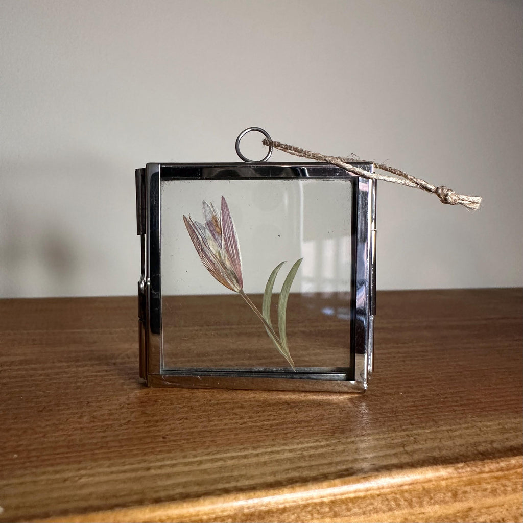 5cm x 5cm Silver Frame with Real Dried Lily | Mini Flower Hanging Display | Botanical Home Decor | Pressed Flower Gift