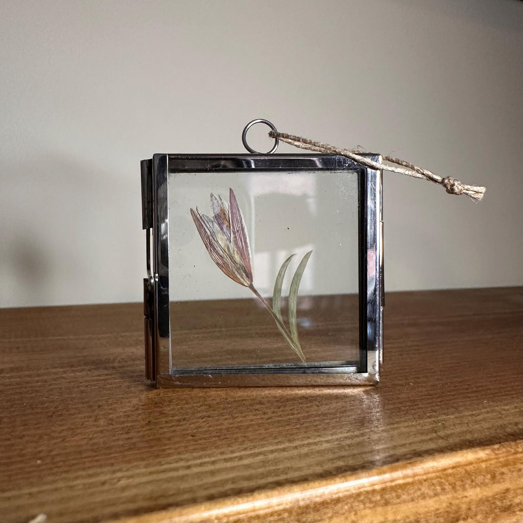 5cm x 5cm Silver Frame with Real Dried Lily | Mini Flower Hanging Display | Botanical Home Decor | Pressed Flower Gift